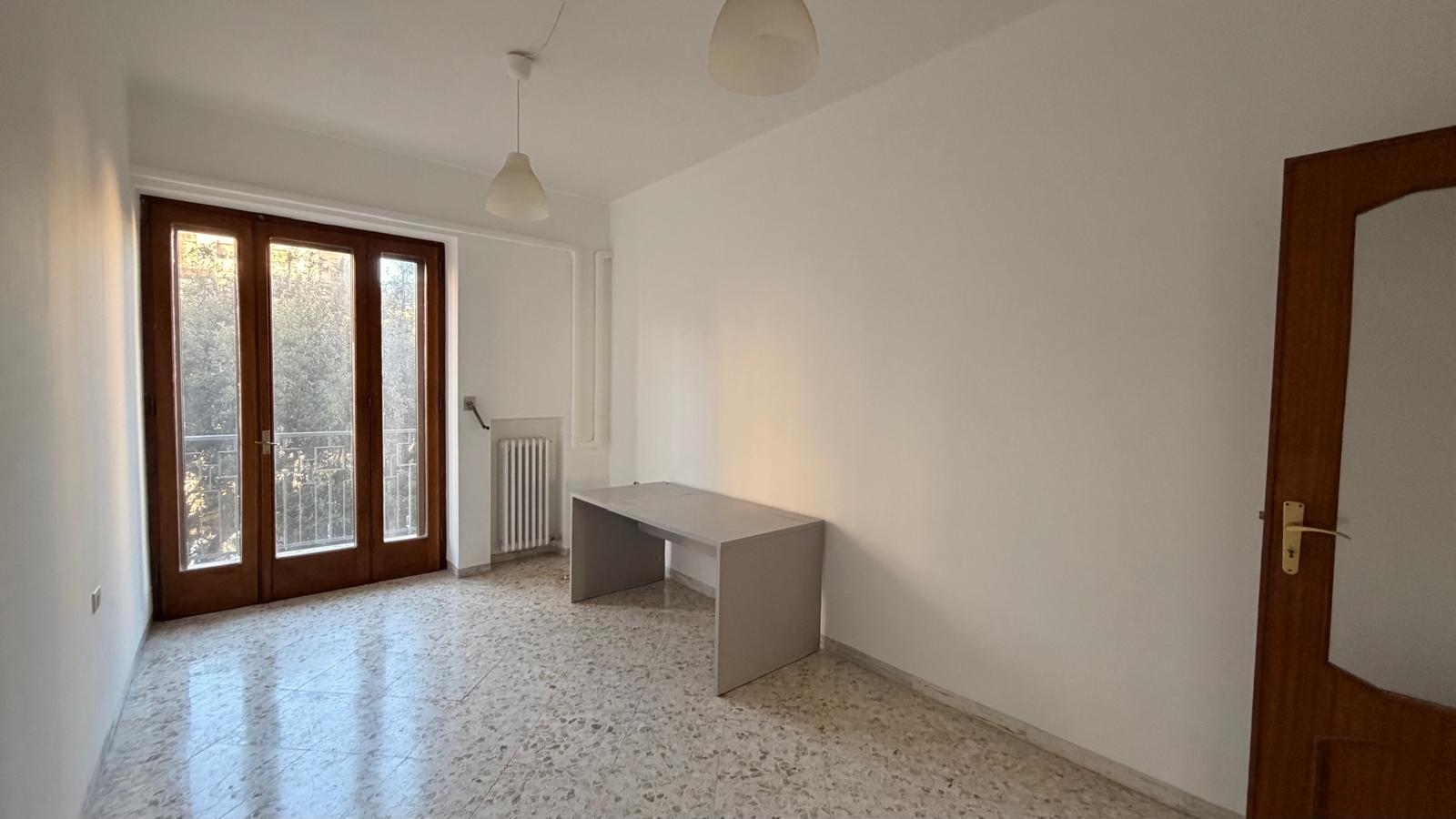 P R E Z Z O R I B A S S A T O - Centrale Appartamento Con Ascensore.